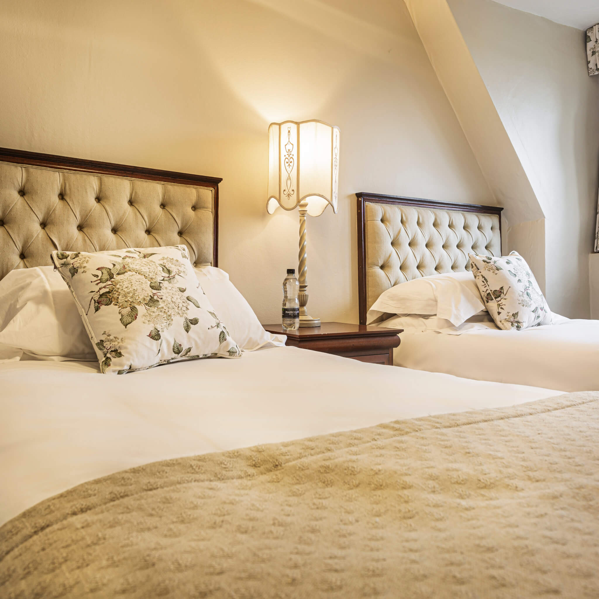 Classic Twin Room Hotel Oundle 4 scaled
