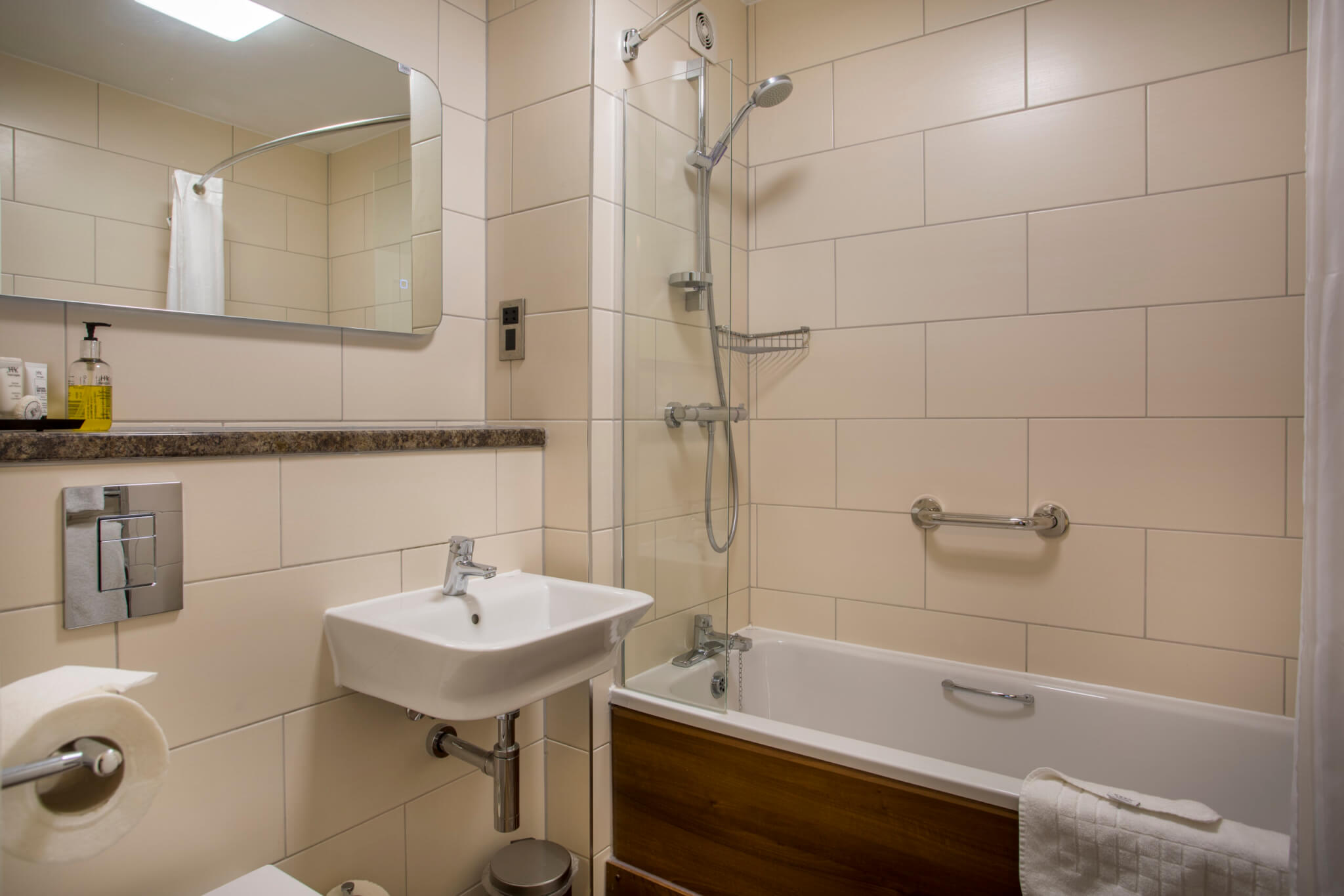 Accessible Double Room Hotel Oundle 3 scaled